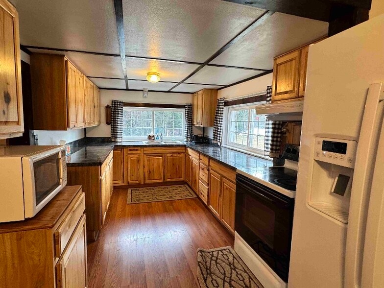 Building Photo - 811 Flower Creek Rd