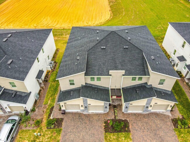 Building Photo - 9335 Sommerset Hills Dr