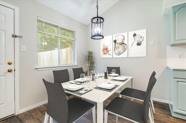 Building Photo - 408 Vista W Ct