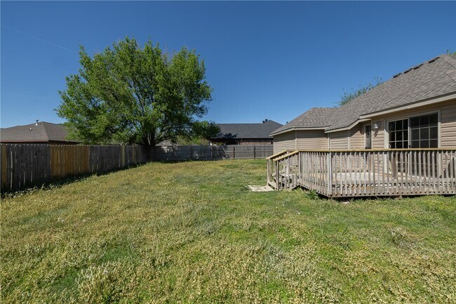 Building Photo - 515 Liem Cir