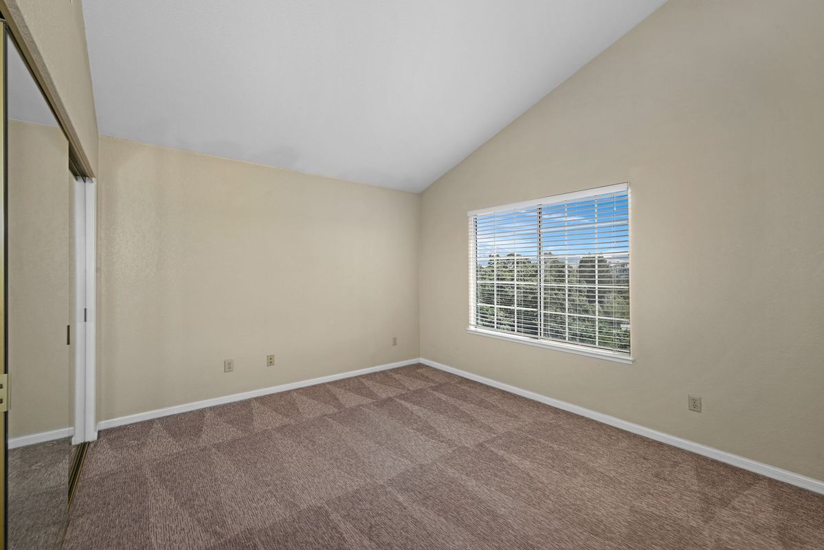 Building Photo - 1319 Strawberry Ct