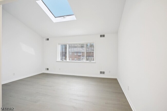 Building Photo - 66 Park Ave