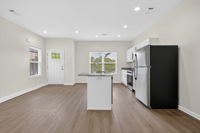 Building Photo - 3109 W 11th St