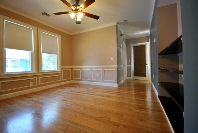 Building Photo - Oak Sq. Brighton 3-bed with Parking