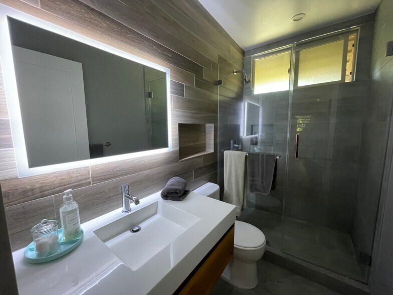 Building Photo - 6726 Leland Way