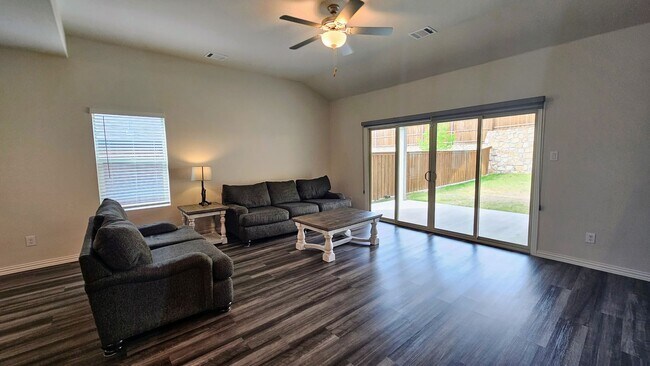 Building Photo - Spacious Ventana Home with all appliances!