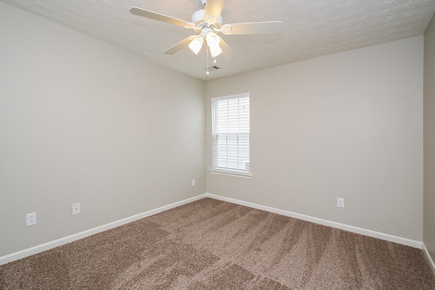 Building Photo - 241 Weatherstone Pointe Dr