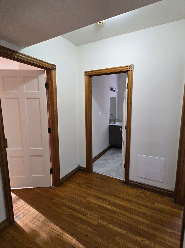 Building Photo - 4235 Trumbull