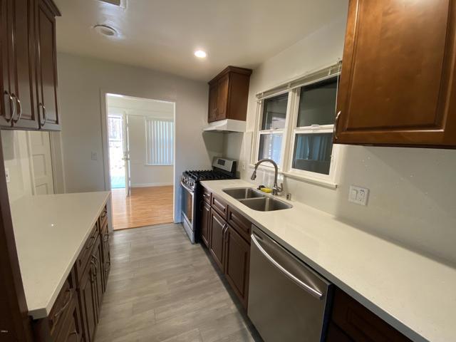 Building Photo - 3256 Prospect Ave