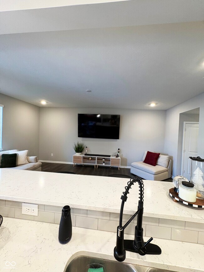 Building Photo - 6388 Yuma Ct