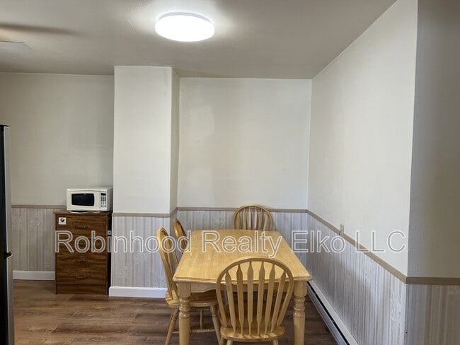 Building Photo - 366 4th St