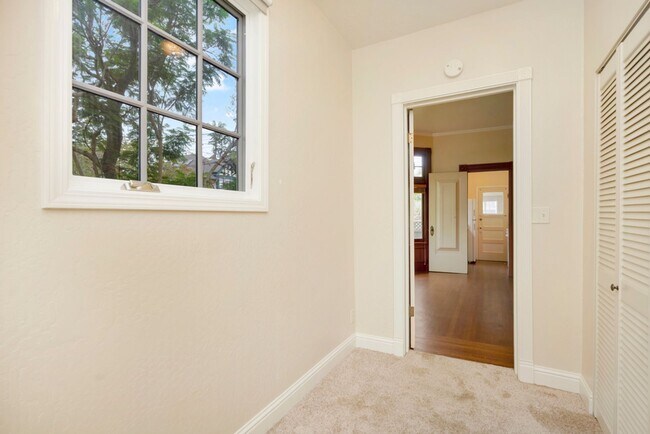 Building Photo - 1236 Sherman St