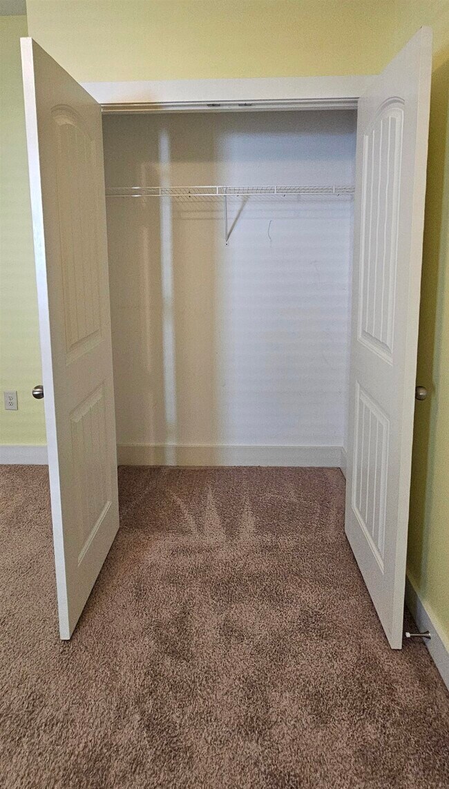 Building Photo - 440 Shaftesbury Ln