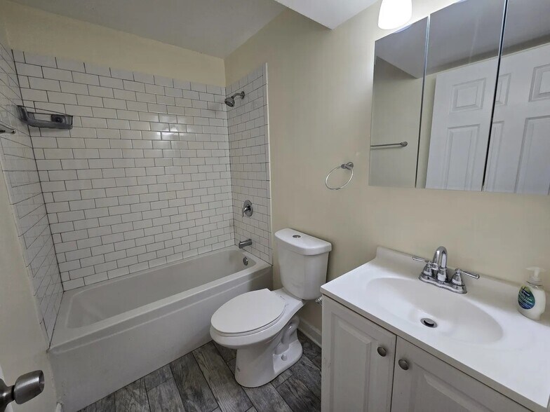 Building Photo - 6339 S Eberhart Ave