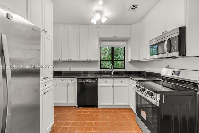 Building Photo - 5390 Sunset Dr