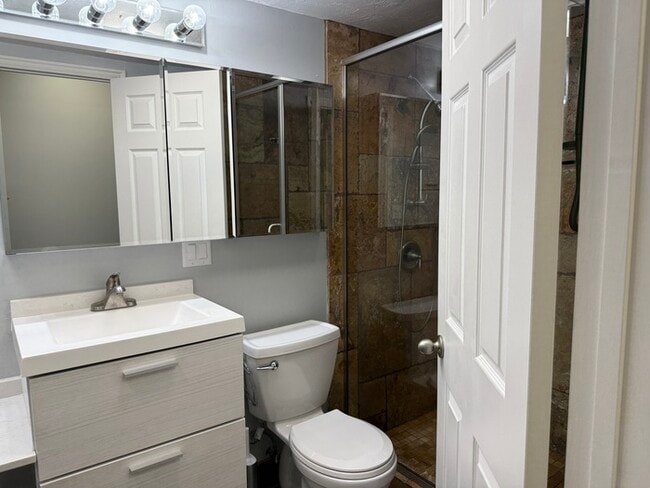 Building Photo - Modern Comfort Meets Natural Beauty