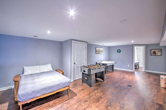 Building Photo - 6447 S Franklin Rd