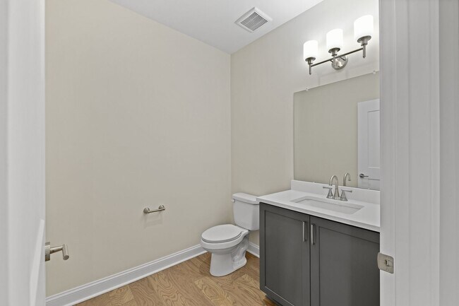Building Photo - 5233 Highpointe Lakes Dr