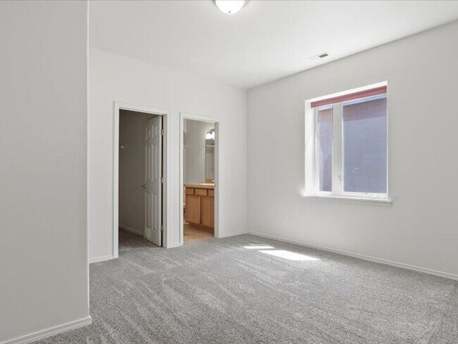 Building Photo - 9604 Mia Ln