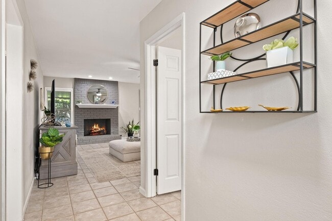 Building Photo - 11506 Pyreneese Dr