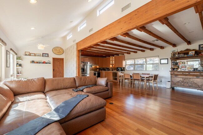 Building Photo - 1902 E Cortez St