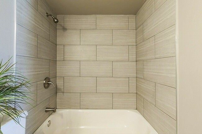 Building Photo - 714 Herbert St