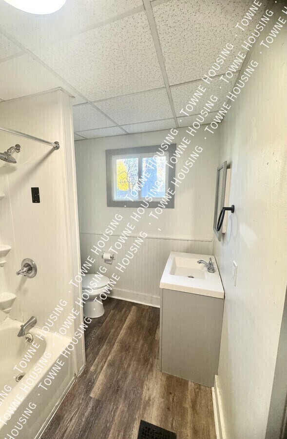 Building Photo - 24 Como Ave