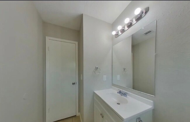 Building Photo - AVAILABLE NOW