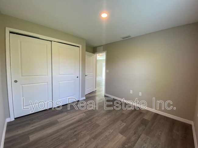 Building Photo - 126 Smallwood Rd