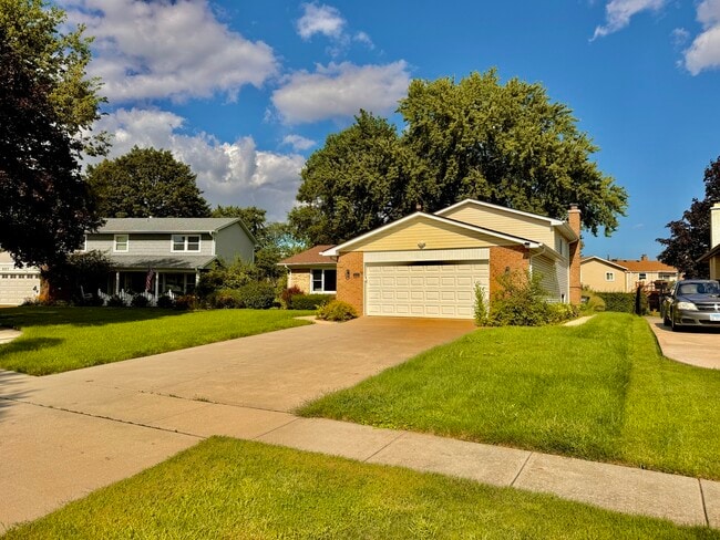 Building Photo - 411 Sequoia Ct
