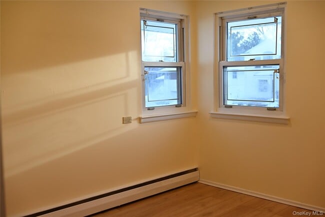 Building Photo - 16 Middle Ln