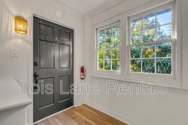 Building Photo - 7 Logan St