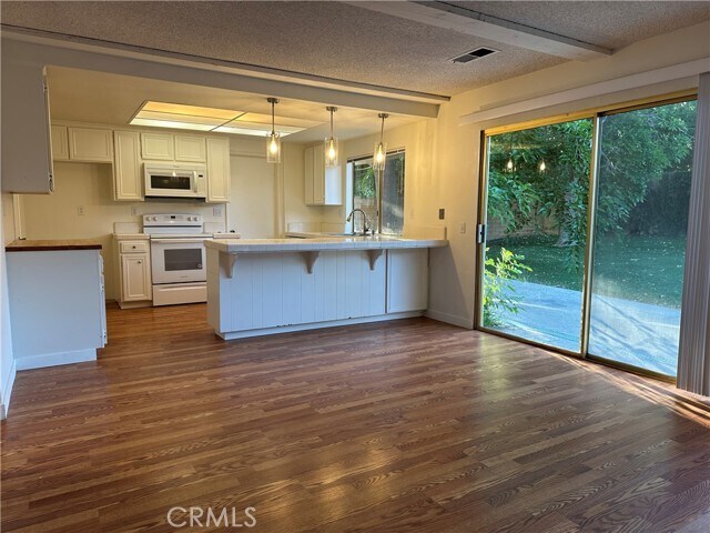 Building Photo - 28825 Barragan St