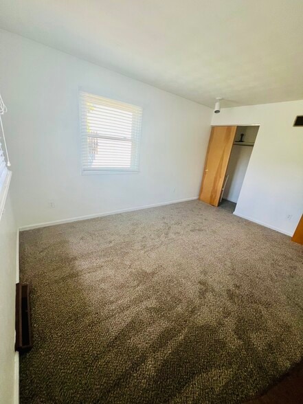 Building Photo - 5620 Cresthaven Ln