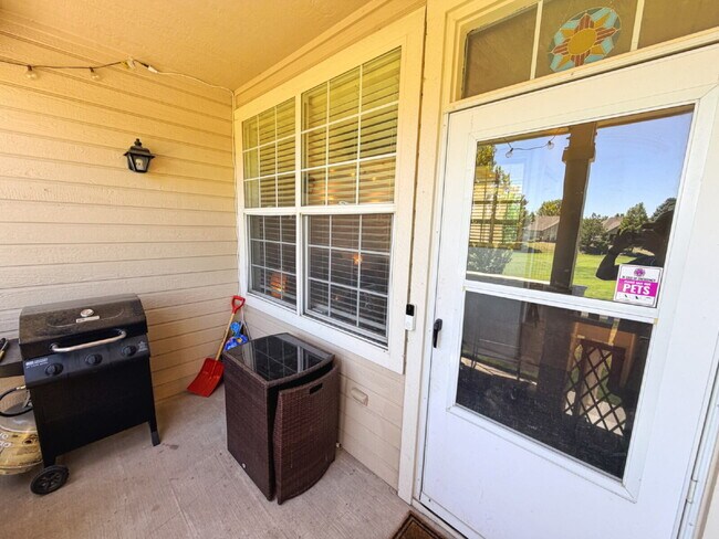 Building Photo - Rare opportunity to lease a golf course-view condo in one of Littleton's most convenient locations!