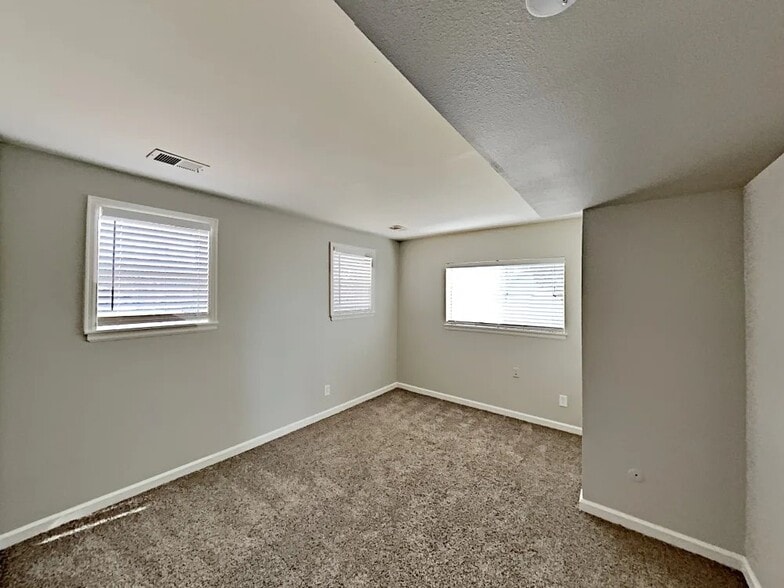 Building Photo - 16534 E Wyoming Dr