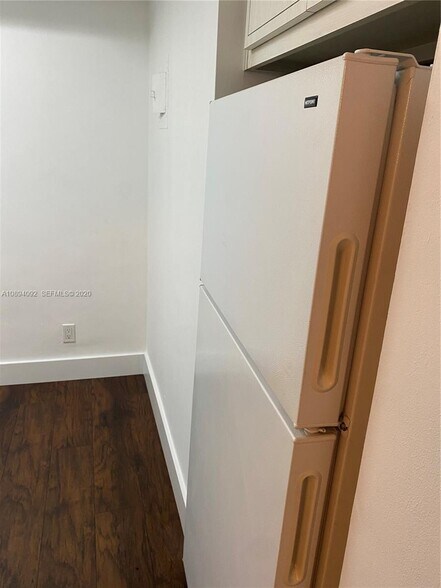 Building Photo - 16701 NE 14th Ave