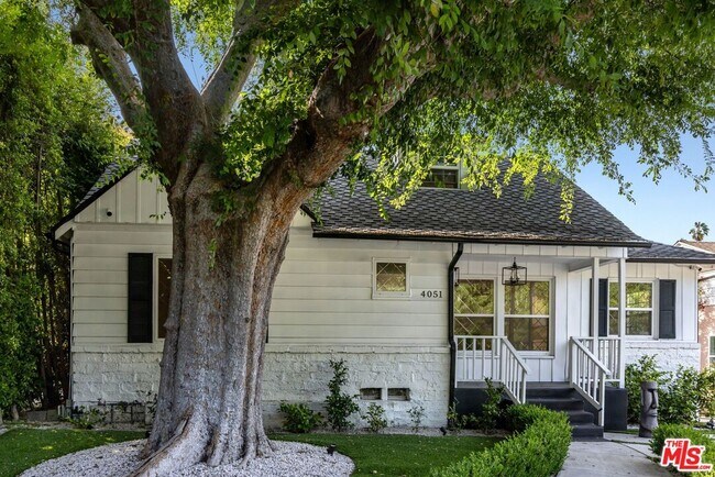 Building Photo - 4051 Beverly Glen Blvd