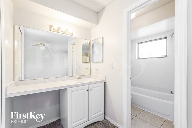 Building Photo - 1051 Shepherd Ave