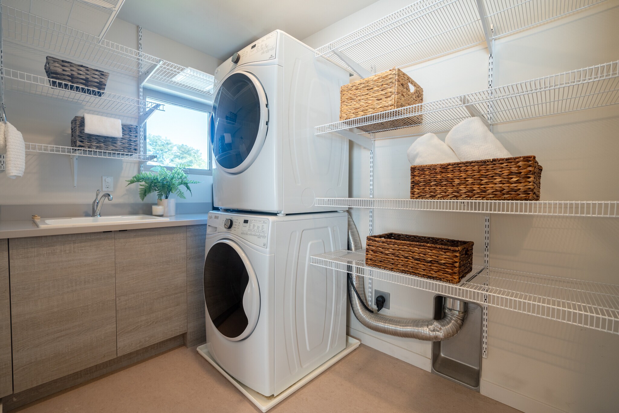 Washer/dryer/sink/storage - 424 26th Ave S