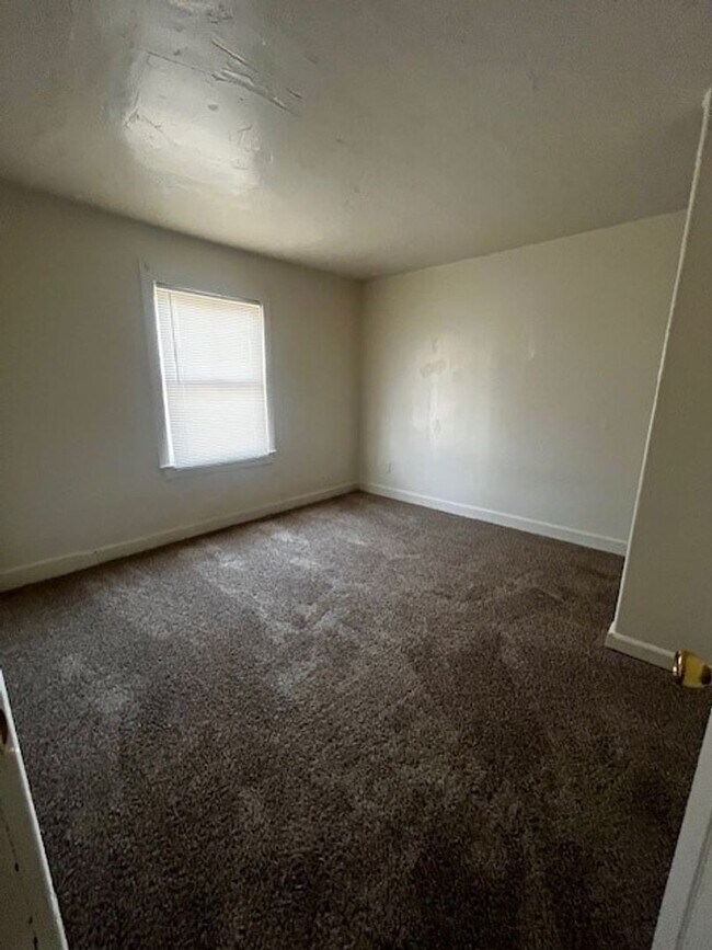 Building Photo - 2416 Center St