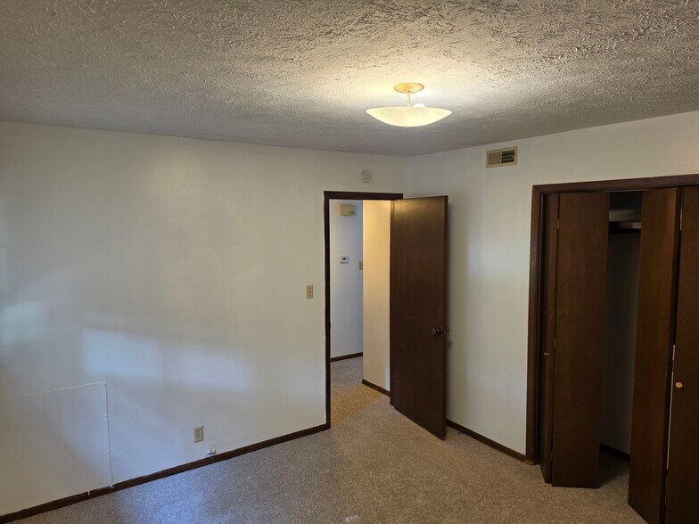 South bedroom - 2125 N. Monroe