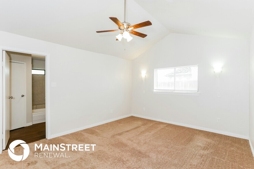 Building Photo - 2401 Cypress Dr