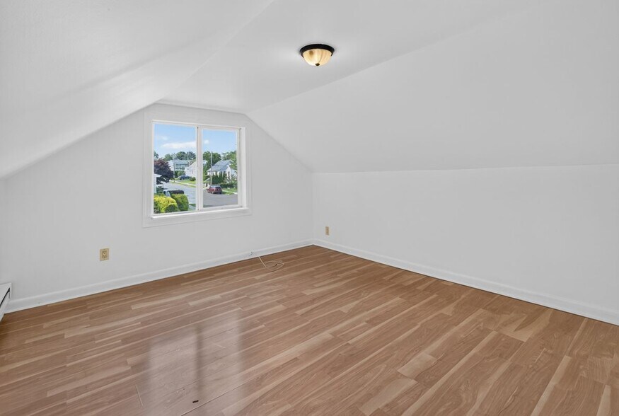 Building Photo - 11 Stratfield Pl