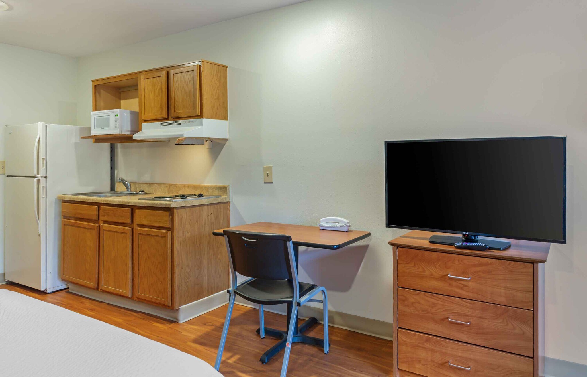 Building Photo - Furnished Studio-Fayetteville - West