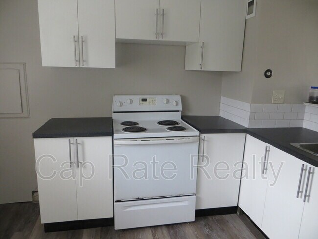 Building Photo - 3622 Cushing Dr