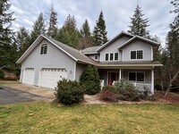 Building Photo - Beautiful Home on 1.2 Acres in Sandpoint