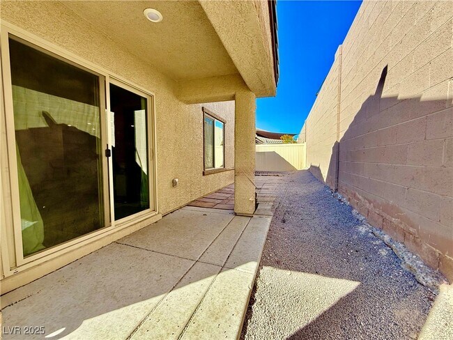 Building Photo - 610 Abrazar Ave