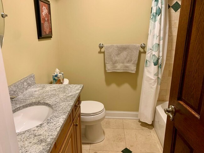 Building Photo - 11 Woodridge Dr