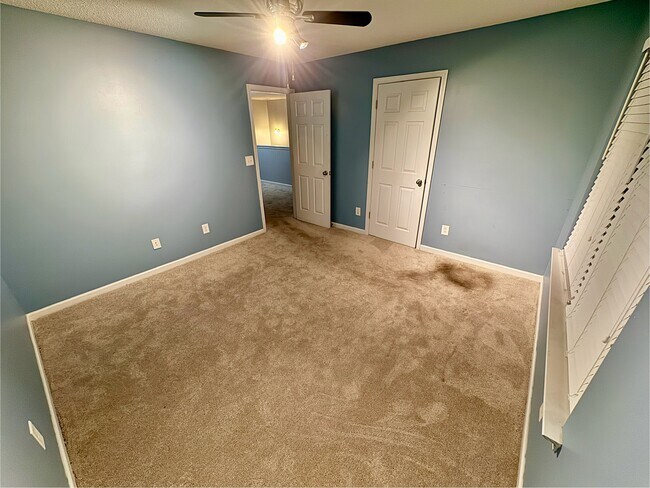 Building Photo - 322 Clover Brook Dr
